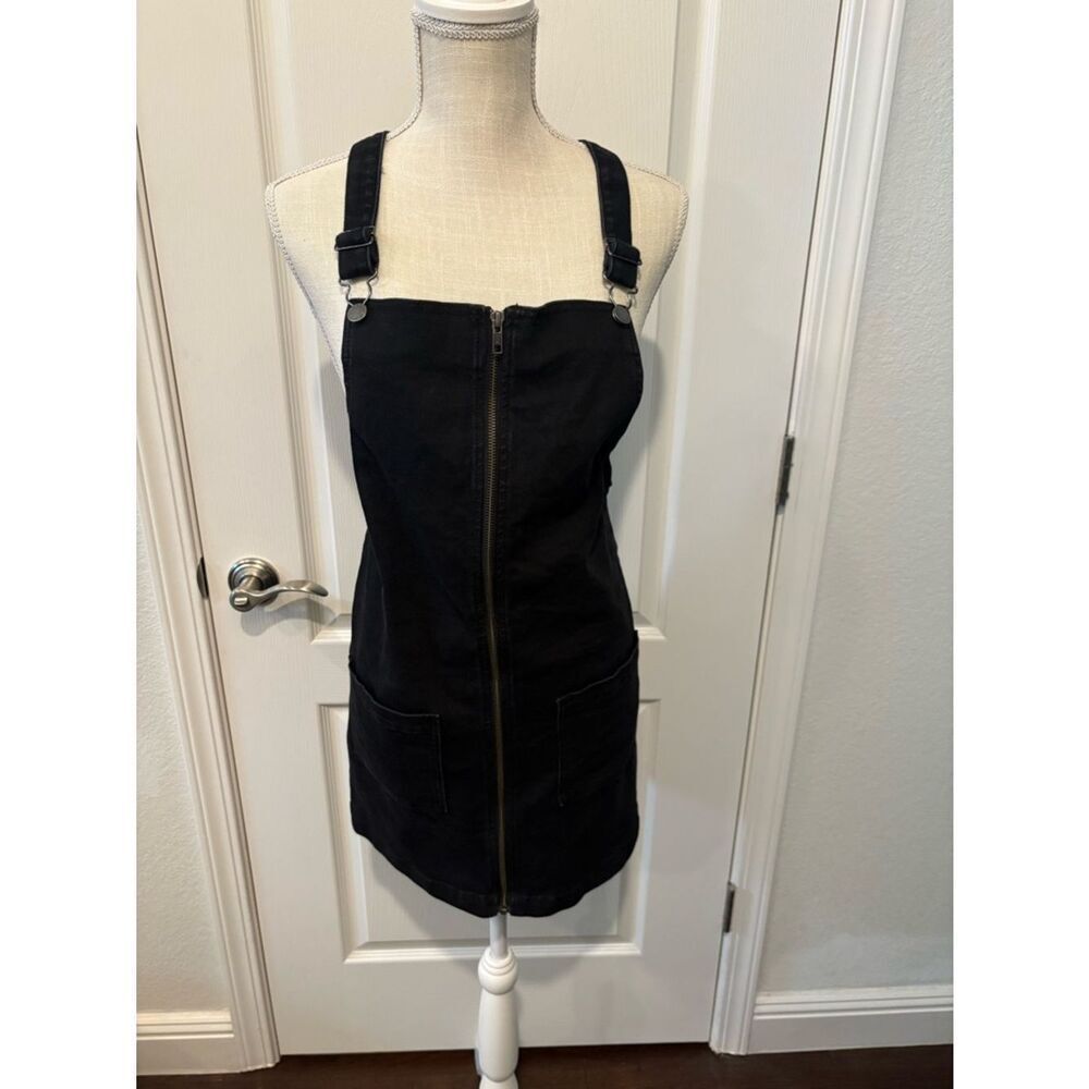 art class Black Zip-Front Pinafore Dress with Buckle Straps